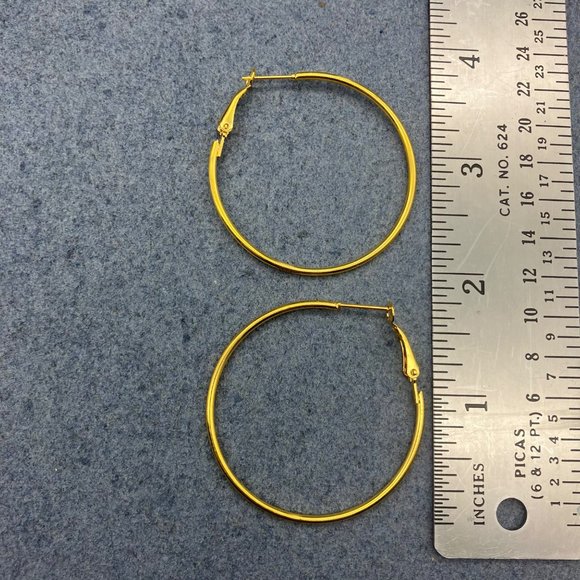 Hoop Pierced Earrings Gold Yellow Latch 1.5 Inch Simple Classic Retro Soft Girl - Picture 3 of 3